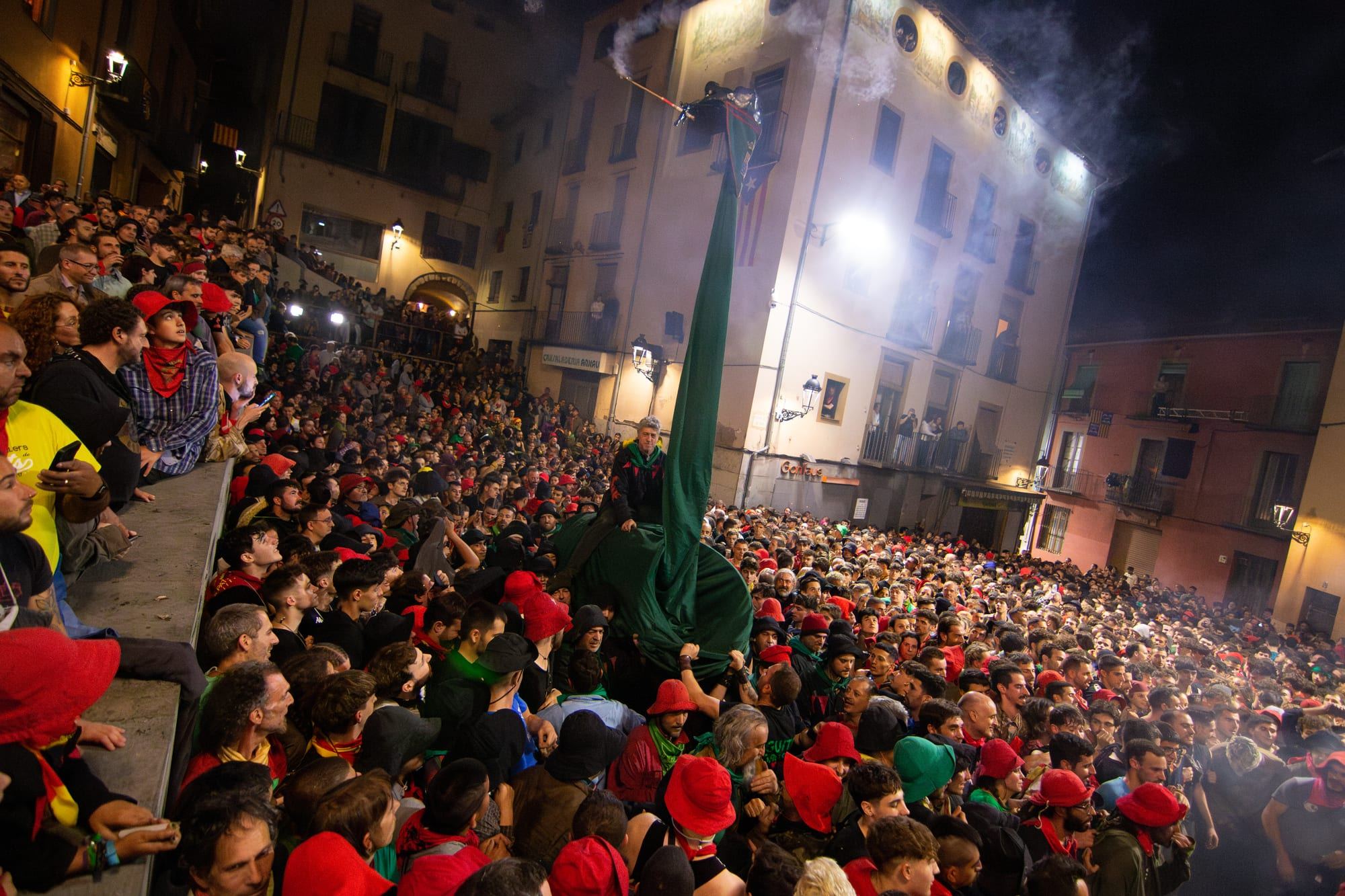Detall de mocador i guita al ple
